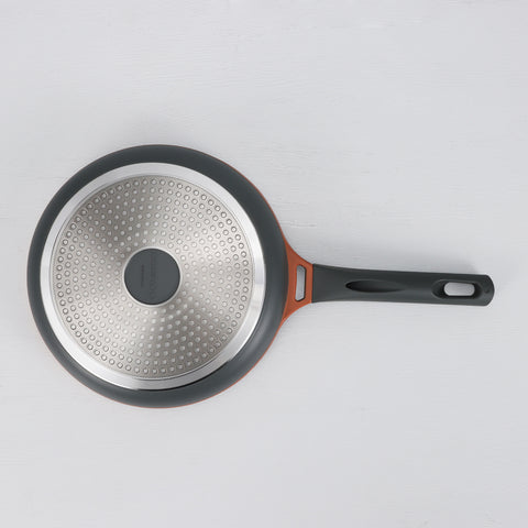 دايو طقم قدور جرانيت من سلسلة دايو H مكون من 9 قطع: قدر بأحجام 28، 24، 20 سم، ومقلاة بحجم 26 سم، بالإضافة إلى قطعتين من أدوات الطبخ