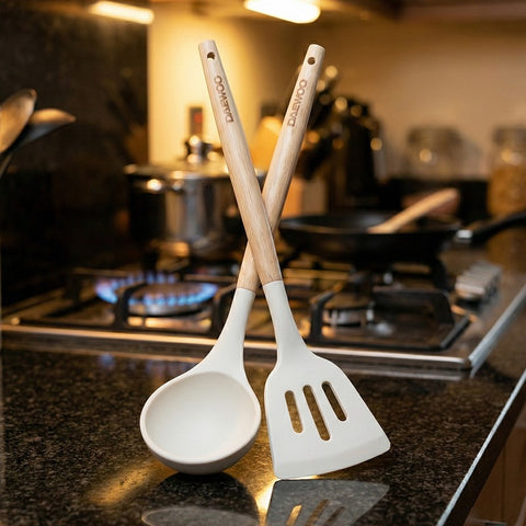 Practical Wooden Handle two-Piece Food Grade Silicone Kitchenware Set with Anti-Slip Spatula Spoon High Temperature Resistance