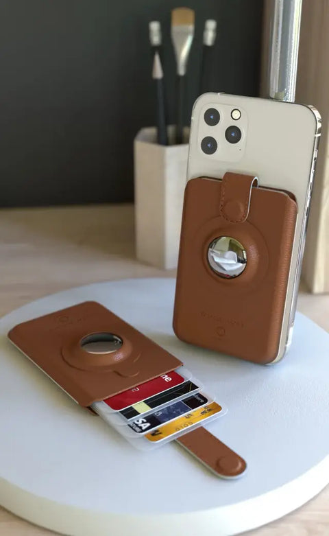 Design Nest Cardholder with AirTag Slot - Brown