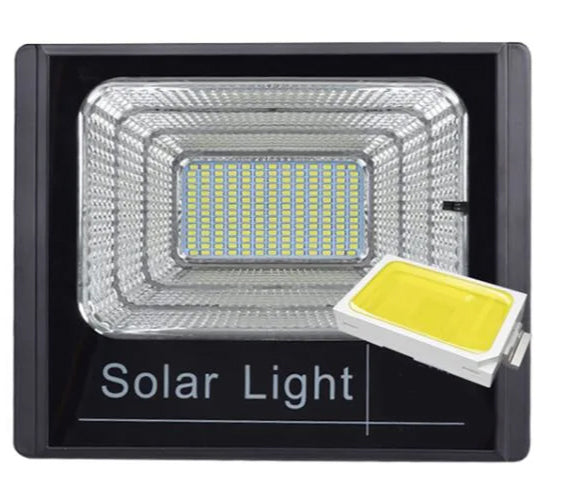 كشاف LED بالطاقة الشمسية بقدرة 300 واط مع جهاز تحكم عن بعد، ومستشعر ضوء ذكي وتصميم مقاوم للماء بمعيار IP67