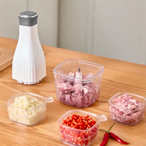 KKF، مفرمة طعام كهربائية صغيرة ومفرمة لحم 250 واط بشفرة من الفولاذ المقاوم للصدأ، سعة 0.6 لتر و4 حاويات تخزين