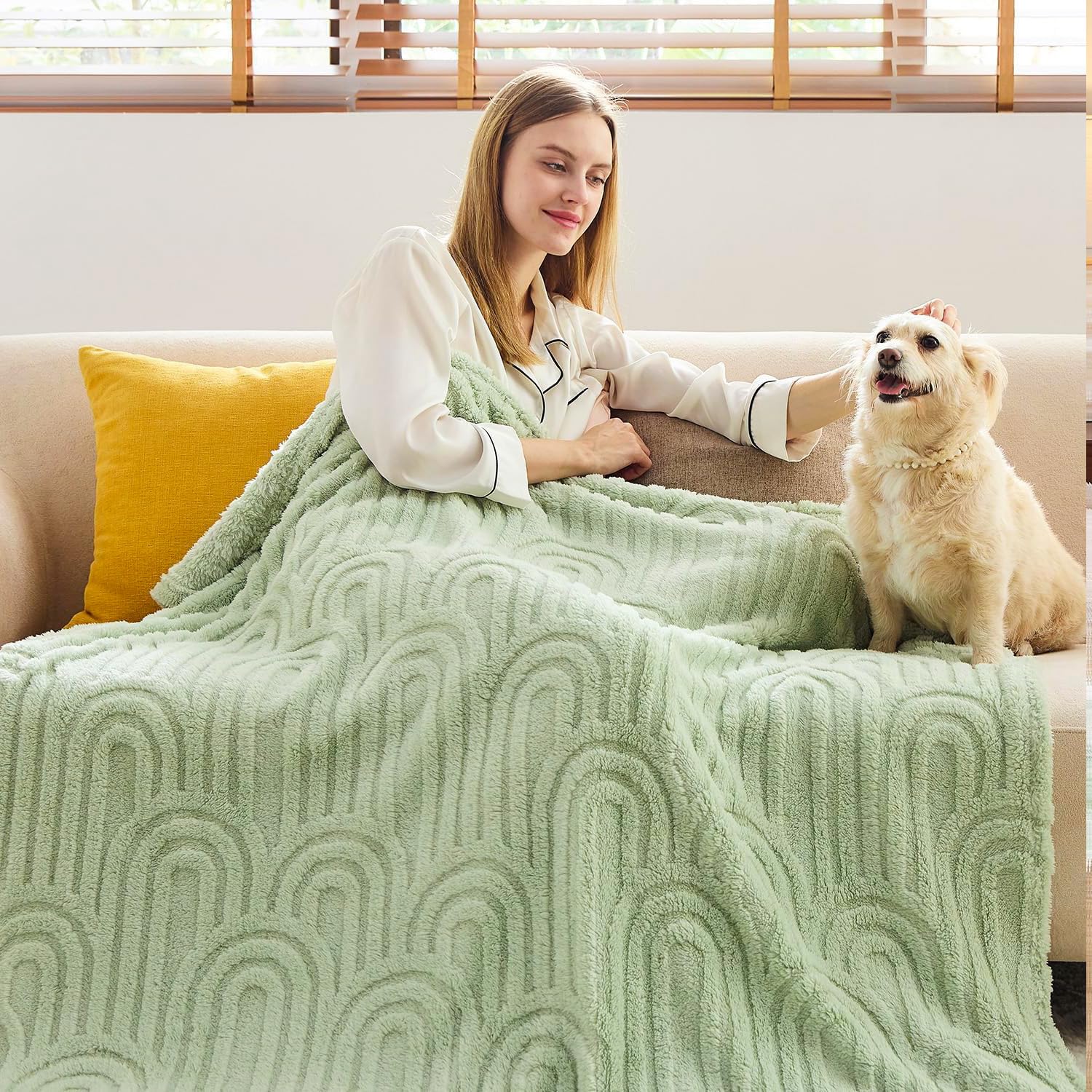 Wajade Fleece Throw Blanket, Fluffy Faux Fur Blanket for Bed Sofa Couch, Soft Warm Thick Blanket,Size 200X230 CM