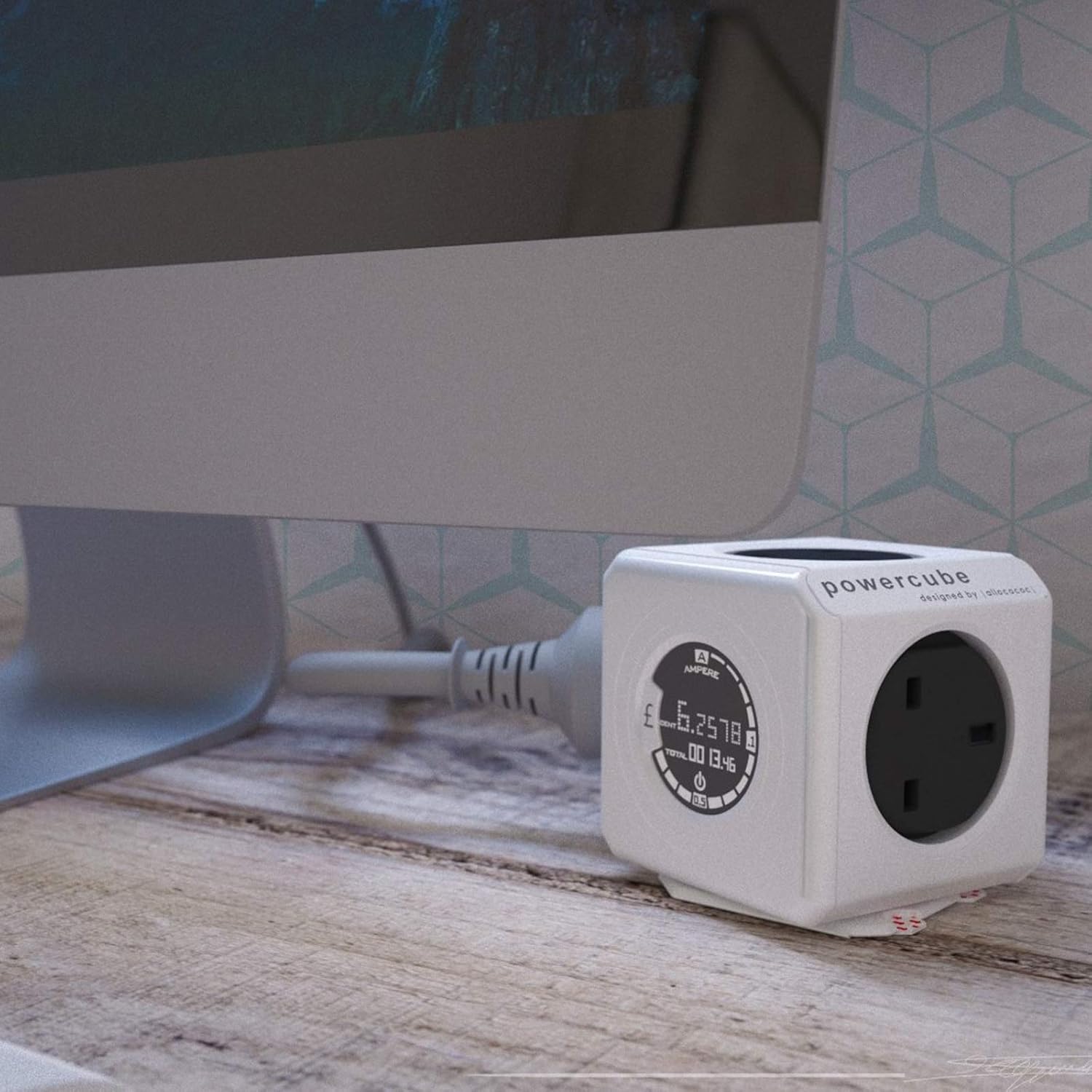 PowerCube Extended Monitor UK بطول 1.5 م – مشترك كهرباء مكعّب بـ4 مقابس مع شاشة لقياس استهلاك الطاقة