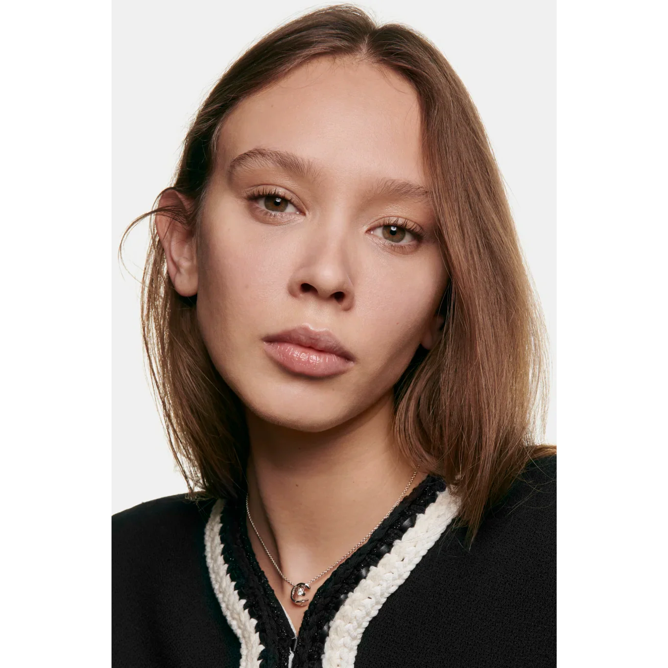 Chanel LES BEIGES WATER-FRESH TINT Water-Fresh Tint With Micro-Droplet Pigments. Bare Skin Effect. Natural And Luminous Healthy Glow - Medium