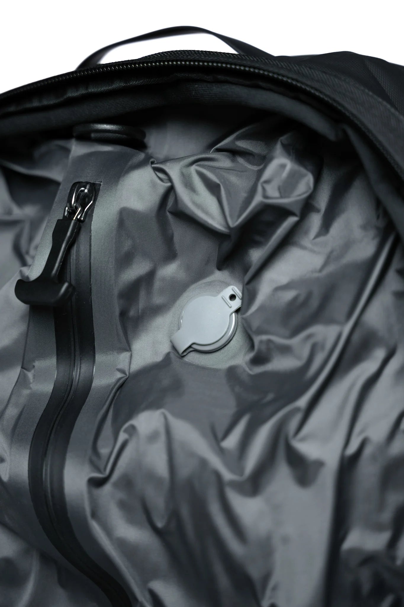 TUFF Smart Travel & Gym Bag with Vacuum Compression & USB Charging