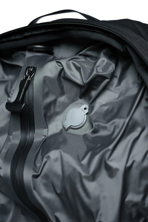 TUFF Smart Travel & Gym Bag with Vacuum Compression & USB Charging