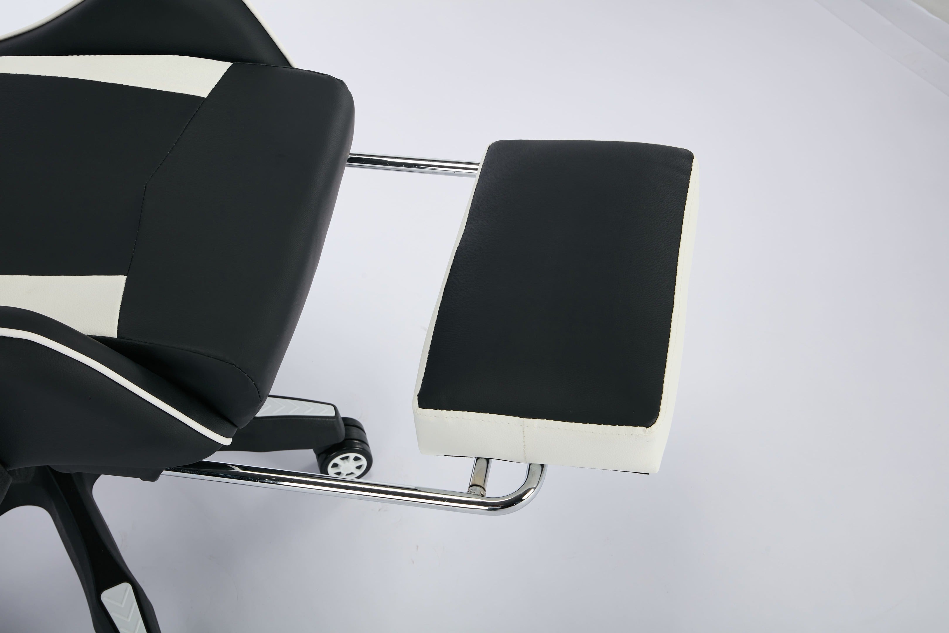 Oartex Gaming Chair with Foot Rest- Black & White- Electronic Be3ah store