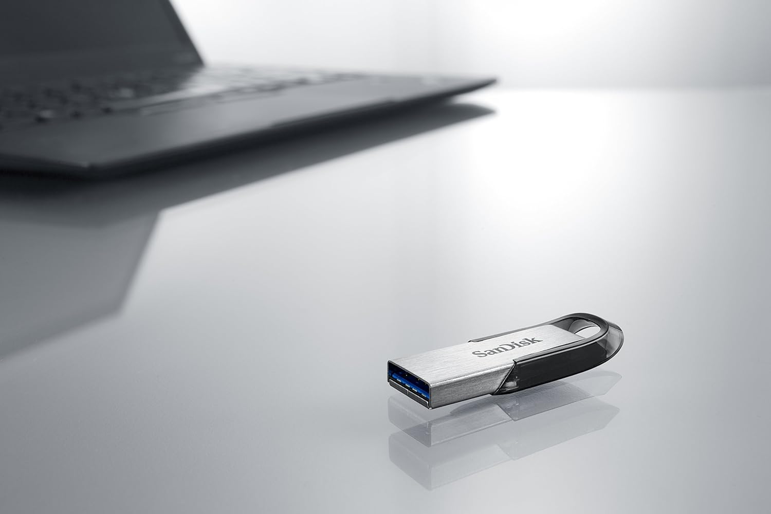 SanDisk Ultra Flair 32GB Flash Drive