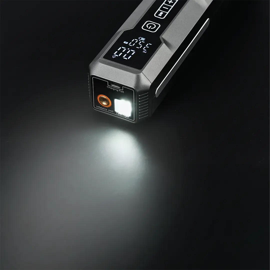 مشغل تشغيل بطارية بورودو إغناتوف ومضخة هواء مع مكنسة يدوية وشحن USB-C - أسود