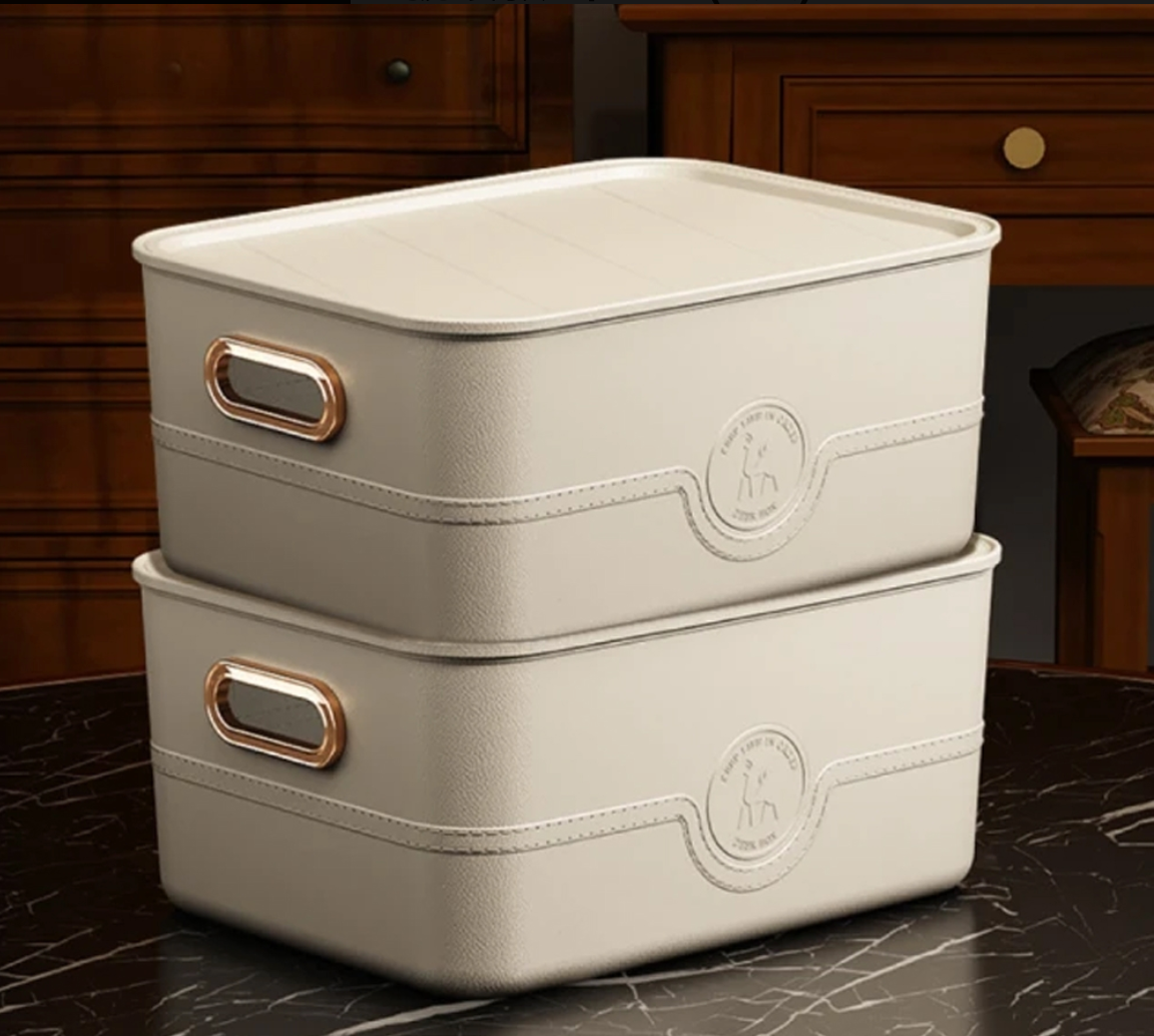 Large Plastic Storage Box with Lid & Built-In Handles (35 x 26.5 x 16 cm)