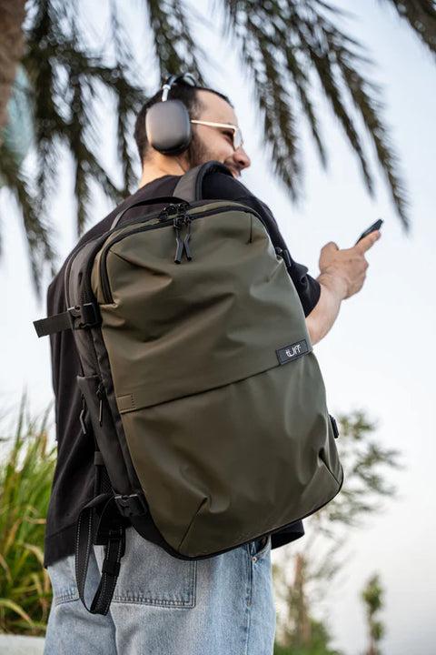 TUFF Smart Travel & Gym Bag with Vacuum Compression & USB Charging