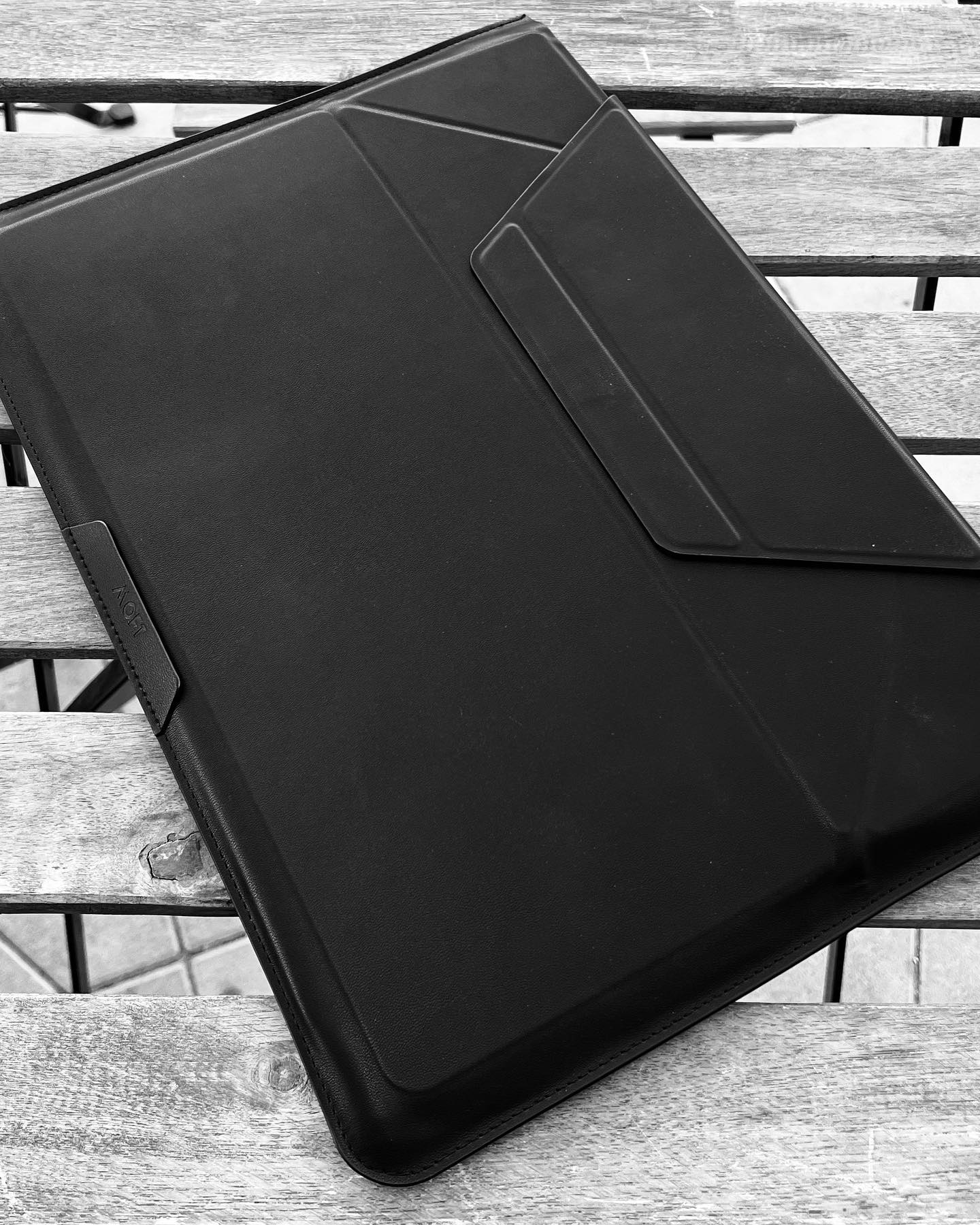 MOFTMB002-1-16-BN Carry Sleeve for 15"-16" laptops